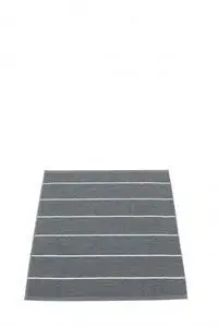Rektangulært tæppe i grå nuancer med vandrette striber. Enkel og moderne stil.