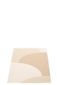 Rektangulært tæppe med geometrisk mønster i vanilje, beige, creme nuancer. Fladvævet tekstur.