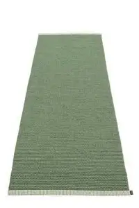 Rektangulært grønt tæppe med synlig tekstur og lysere kanter, måler 85 x 260 cm.