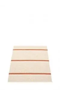 Rektangulært tæppe med lyse farver og vandrette rød-orange striber. Dimensioner: 70x90 cm.