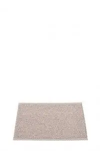 Rektangulær vævet måtte i lys lilla metallic farve, Pappelina SVEA, 70x50cm.