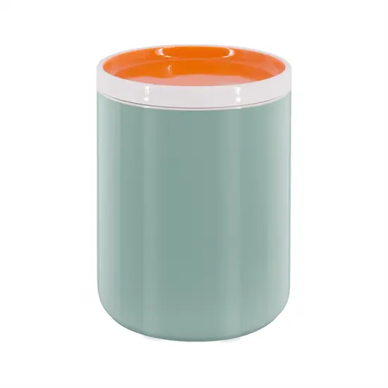 Cylindrisk beholder i mintgrøn med hvid top og orange indvendigt låg.
