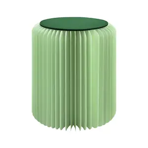 Mintgrøn papirskammel med harmonikalignende struktur og mørkegrøn top. Elegant og moderne design.