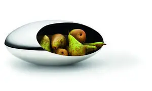 Oval blank skål med pærer indeni, skinnende overflade, elegant design.