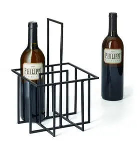 Minimalistisk cubo-flaskeholder i sort metal, geometrisk design, med plads til vinflasker.