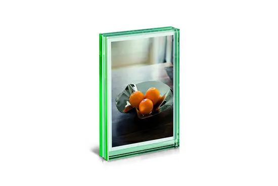 Moderne vertikal fotoramme med klare kanter, viser et foto af appelsiner i en skål.