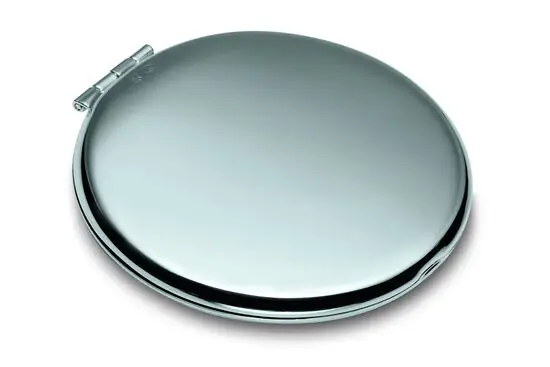 Rundt lomme-spejl med reflekterende overflade og hængsel, kompakt og let at bære, 5,7 cm i diameter.