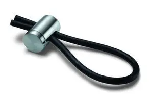 Nøglering med moderne, minimalistisk design. Cylindrisk lås og loop til nøgler.
