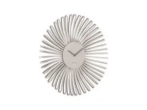 Vægur med buede design, enkle visere, og "KARLSSON" på urskiven.