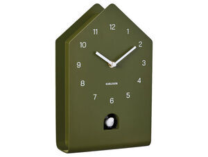 Vægur med grøn urskive, hvidt tal og visere, husformet design og en kuk-åbning nederst.