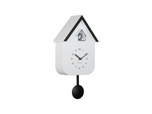 Hvidt ur formet som et hus med sort tag, sorte tal og visere, og en fugl i toppen.