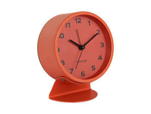 Retro vækkeur i klar orange med sorte tal og visere, på trekantet base med synlig skrue.