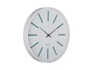 Hvid vægur med grønne timeindikatorer, sorte visere og "Karlsson" navn på urskiven.