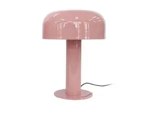 Bordlampe med kuppelformet skærm, cylindrisk fod i rosatan, blank overflade og sort ledning.