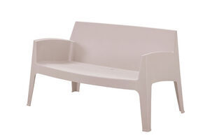 Minimalistisk lounge sofa i varm grå med solid rygstøtte og armlæn.