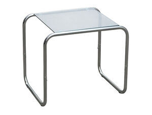 Minimalistisk sidebord med klar bordplade og krombøjleben. Skinnende metallisk finish.