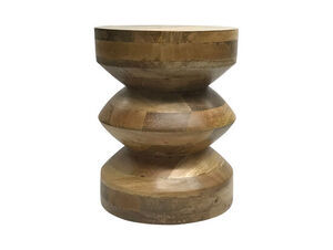 Skammel med timeglasform i glat, poleret mangotræ. Naturlig træfarve, smal midte.