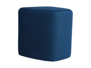 Pouf med netmønster, afrundet trekantet form og dyb koboltblå farve.