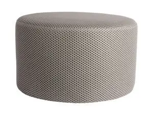 Rund grå pouf med mesh-mønster og retro stil. Cylindrisk form, ensartet mønster over hele overfladen.