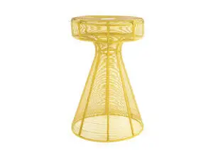 Sidebord i citrongul trådramme med rund bordplade, elegant og moderne design.