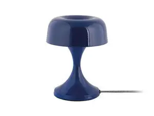 Retro bordlampe i koboltblå med rund skærm og buet timeglasformet fod.