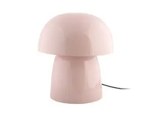 Svampeformet bordlampe i blød lyserød med rund top, cylindrisk bund og synligt strømkabel.