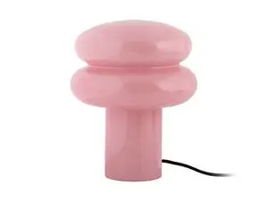 Bordlampe med dobbelt-ring design i rose tan, cylindrisk base og synligt strømkabel.