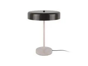 Rund sort lampeskærm, slank stander i varm grå, rund fod.