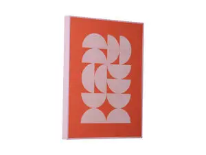 Vægkunst med symmetriske geometriske former på lys orange baggrund, indrammet med synlig kant.