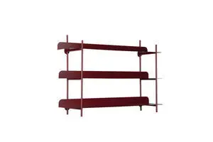 Væghylde i burgundy rød med tre niveauer og afrundede kanter.