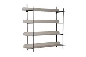 Fire grå hylder med sorte metalrammer, minimalistisk og moderne design.