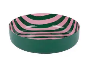 Rund skål med grøn ydre. Indvendigt mønster af grønne og lyserøde striber i retro stil.