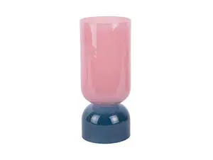 Vase med medium falmet pink top og mørk blå base, cylindrisk form, moderne og enkel stil.