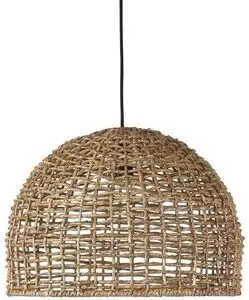 Domeformet lampe med åben fletmønster, ophængt i sort ledning. Naturlig 37 cm.