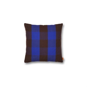 Ferm Living - pude - Grand Cushion - Chocolate/Bright Blue