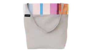 Grå totebag med farvestribet kant og to håndtag.