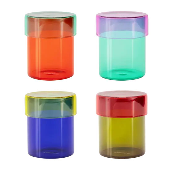 Sæt med fire cylindriske glasbeholdere i orange, grøn, blå og gul, hver med matchende låg.