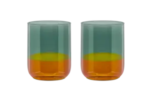 To drikkeglas med cylindrisk form. Grøn-blå top og orange bund.
