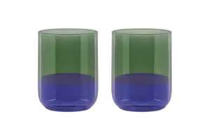 To drikkeglas med grøn top og blå bund, enkel cylinderform.