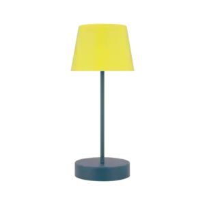 Bordlampe med blå cylinderbase og gul, konisk skærm, bredere i bunden, smallere i toppen.