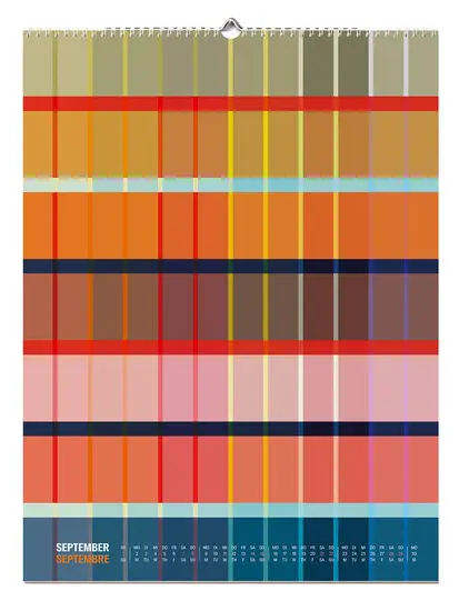 Plakatkalender for september 2024 med farvede striber og spiralbinding. Dage vises nederst.
