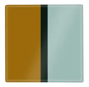 Firkantet glas-skærebræt med sort stribe, opdelt i mørk og lys tone. Moderne design.