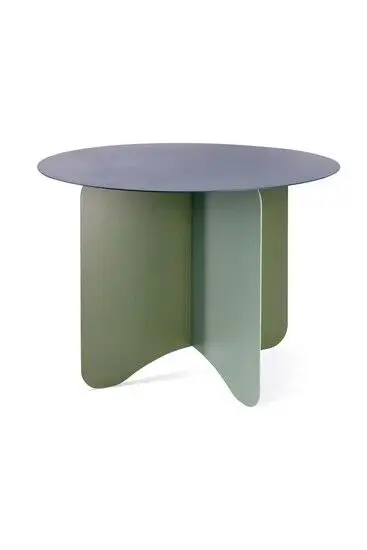 Rundt sidebord med minimalistisk design, to-tone farver og krydsende baseelementer i afdæmpede nuancer.