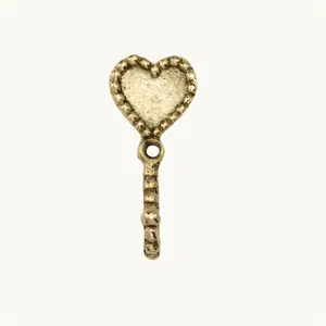 Doing Goods - Knage - Saachi Heart Hook - Messing