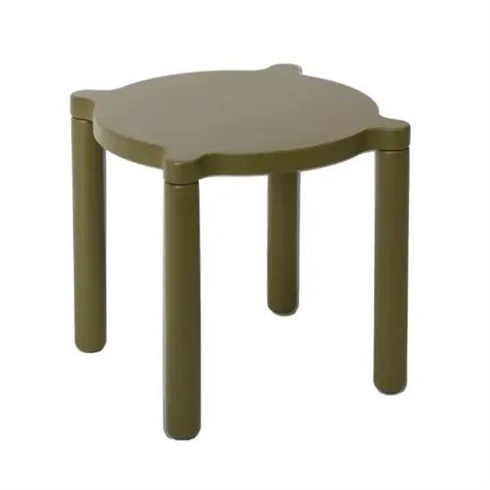 Olivengrøn stabelbar skammel med rundt sæde, let buede kanter og fire cylindriske ben.