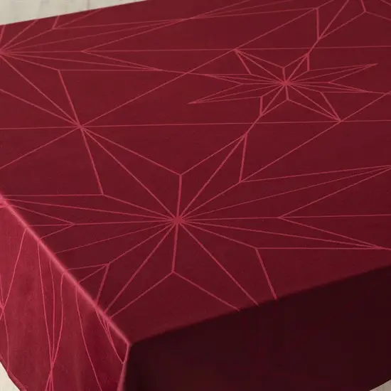 Rødt rektangulært dug med geometrisk stjernemønster, NovoForm Stars Dug 320, adventsdesign.