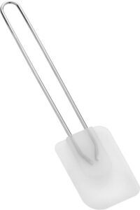 Skraber med hvid silikoneblad og langt metalhåndtag, ca. 29 cm i længden.