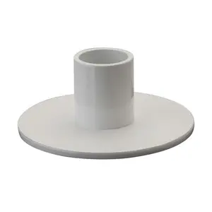 Hvid lysestage med rund base og cylindrisk holder til lys.