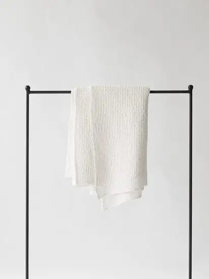 Tell Me More - Miro blanket 180x260 - offwhite