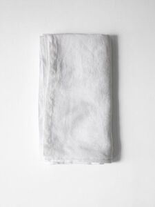 Tell Me More - Sheet linen 270x270 - bleached white